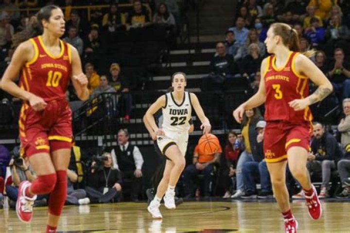 Brown Caitlin Clark Makes Time Sports Illustrated Iowa Hawkeyes News