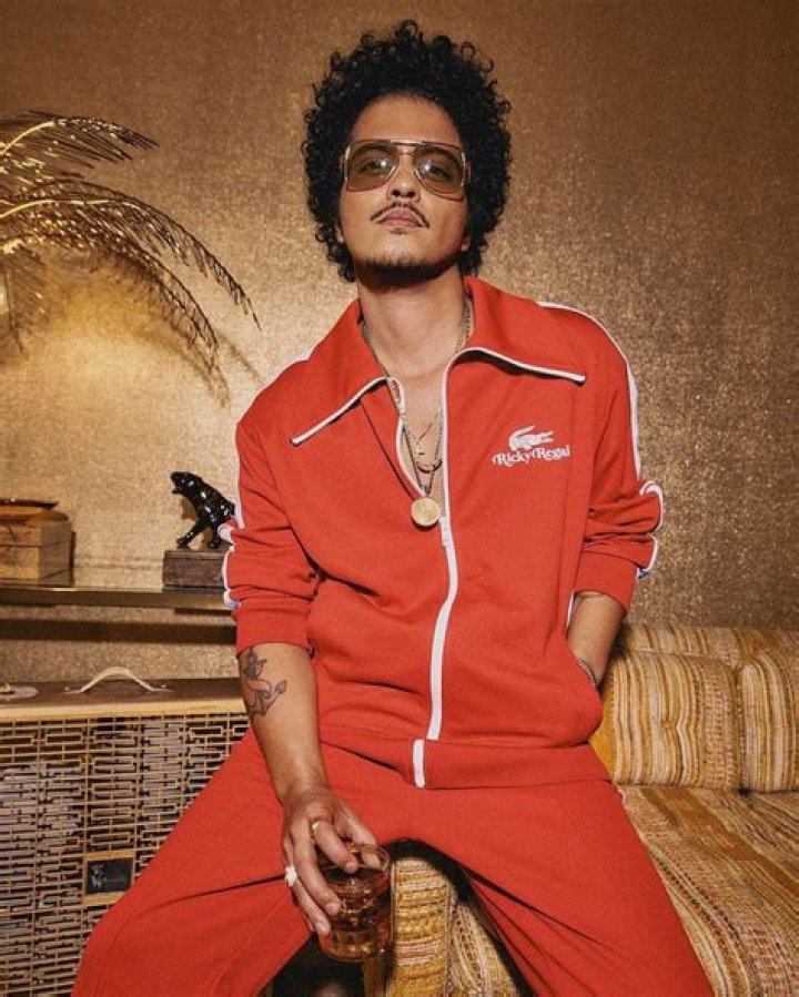 Bruno Mars net worth, age, nationality, partner, parents, songs
