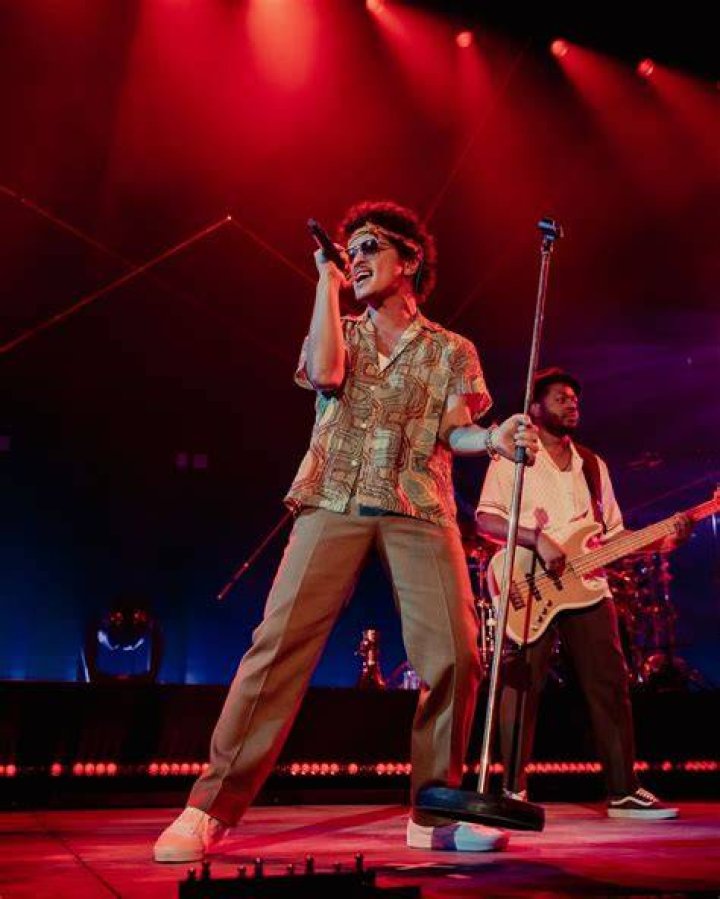 Bruno Mars Takes Home 2017 AMAs "Artist of the Year" Your EDM