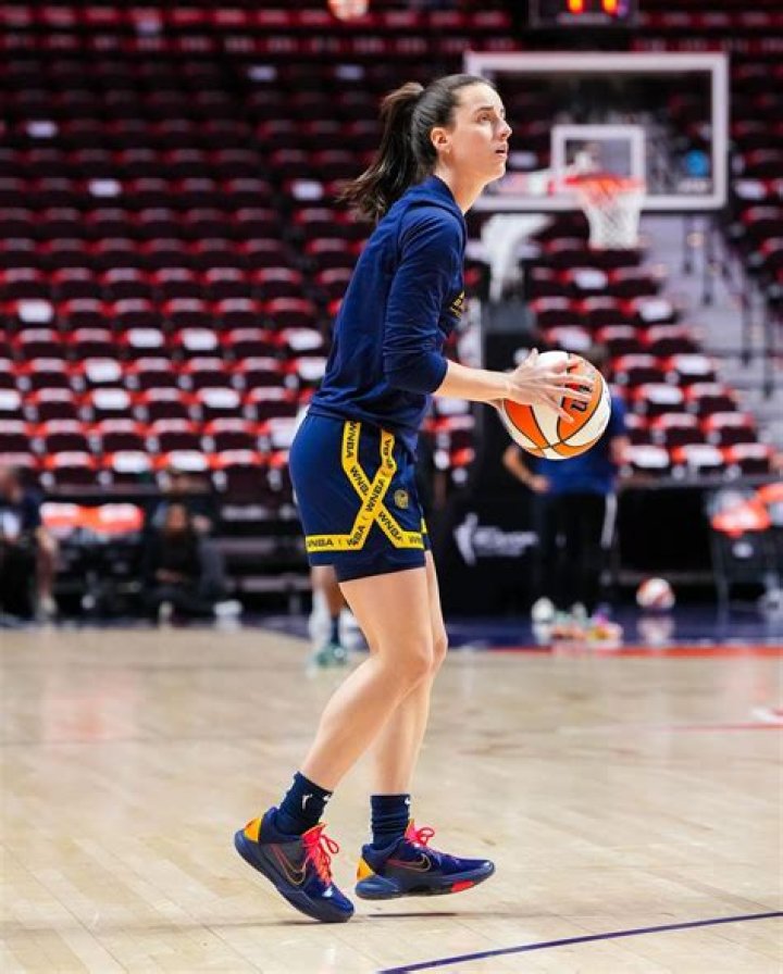 Caitlin Clark EhrenDomanik