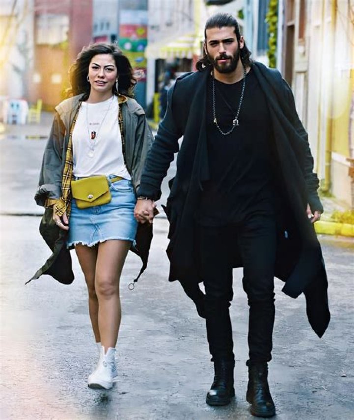 Can Yaman And Demet Ozdemir Can Yaman And Demet Ozdemir Com Imagens