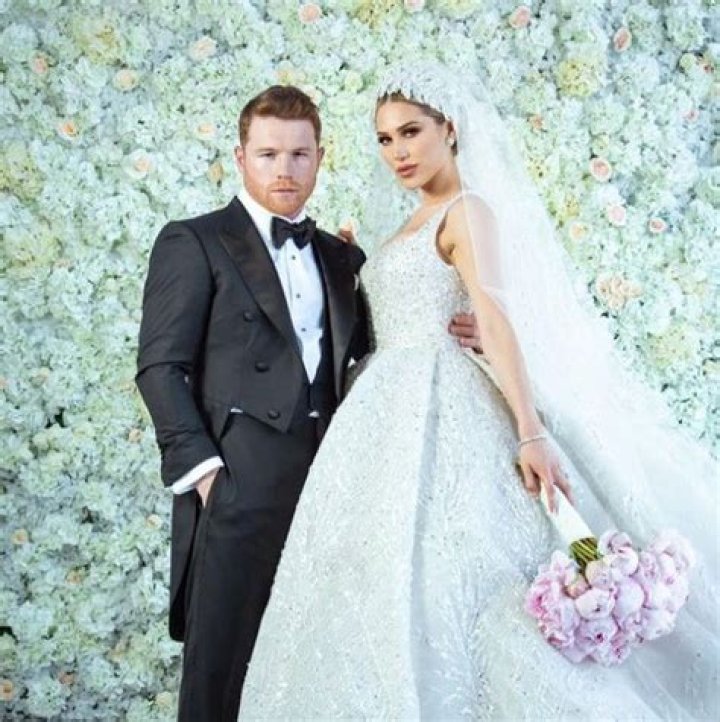 Canelo Alvarez&rsquo;s stunning Mexican wife Fernanda Gomez is doting mum to