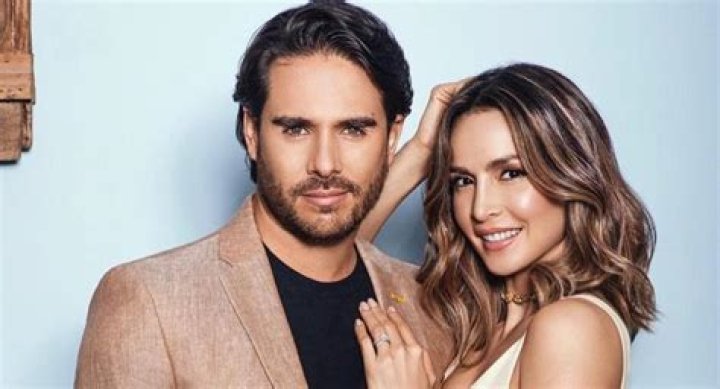 Carmen Villalobos y su esposo ampl&iacute;an su familia People en Espa&ntilde;ol