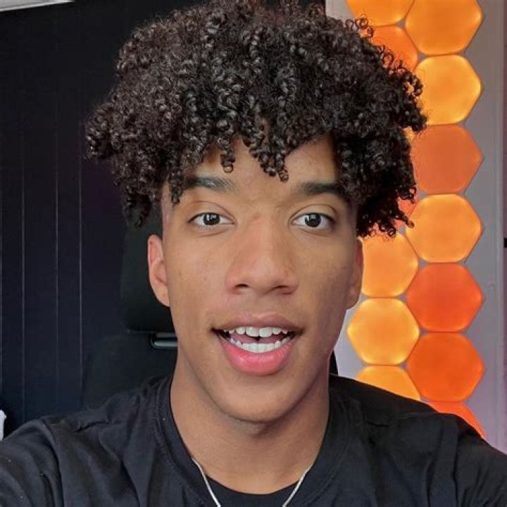 Carterpcs (Tiktok Star) Wiki, Biography, Age, Girlfriends, Family