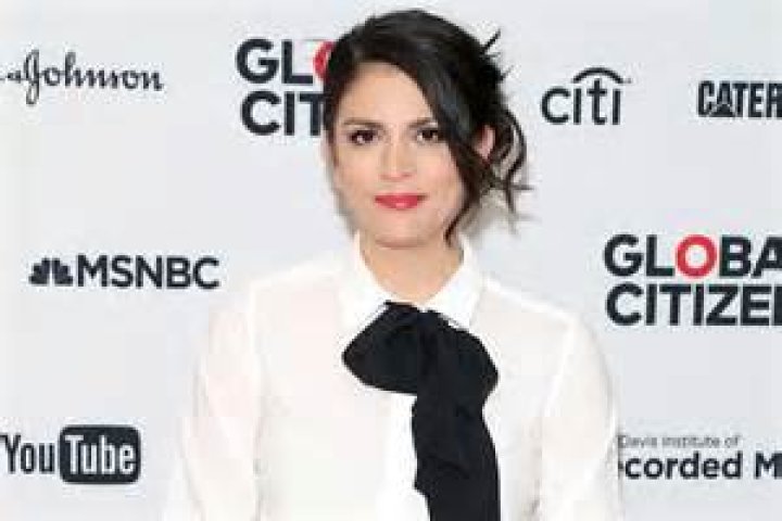 Cecily Strong 2024 dating, net worth, tattoos, smoking & body