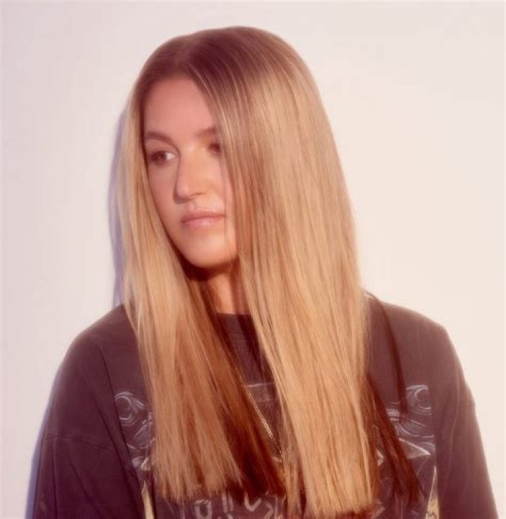 Chelsea Cutler Scheduled To Perform On January 23 "Late Night With Seth