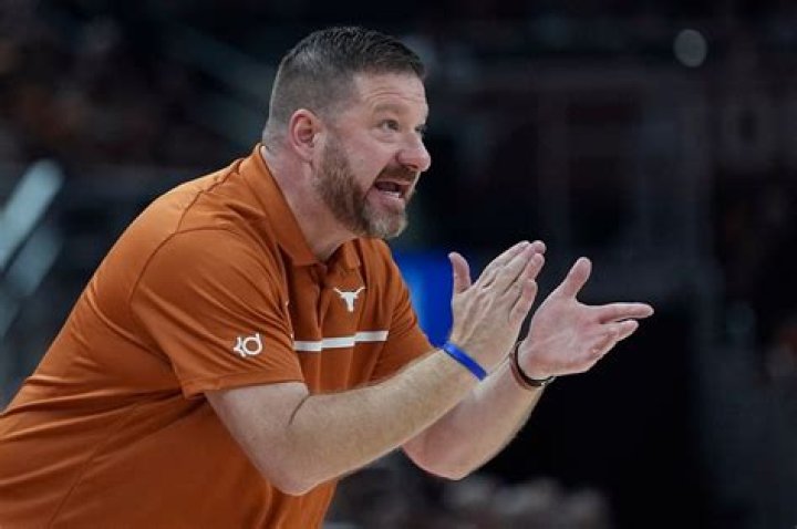 Chris Beard's Fianc&eacute;e Says He Didn't Strangle Her, Apologizes For