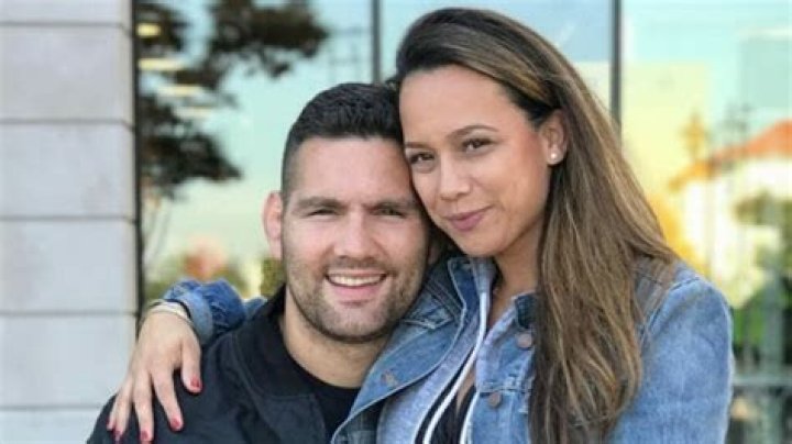 Chris Weidman is Married to Wife Marivi Weidman. Kids.