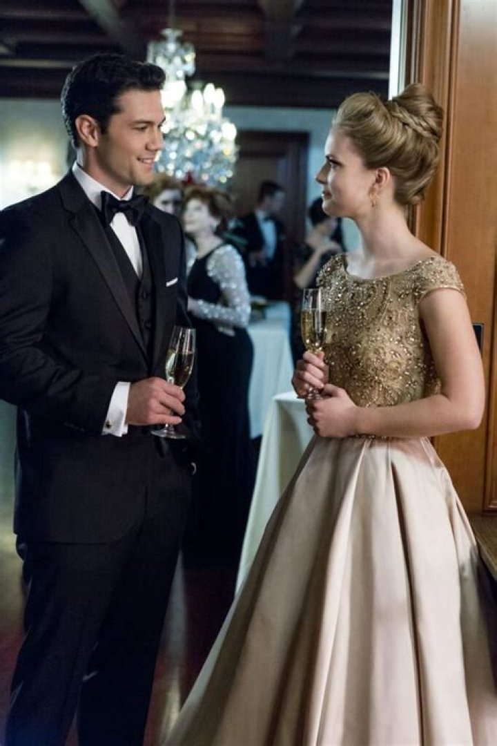 Cindy Busby Previews Her New Hallmark Movie, Romance In the Air TV