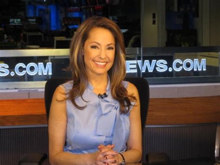Claudia Cowan Net worth SuperbHub