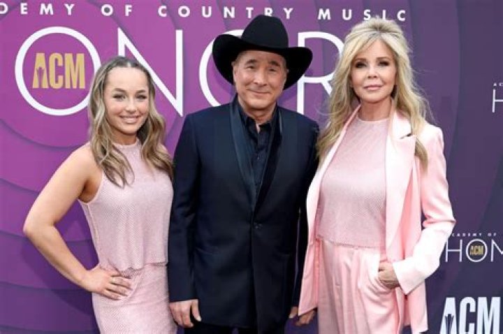 Clint Black Family Parents, Wife, Children, Siblings