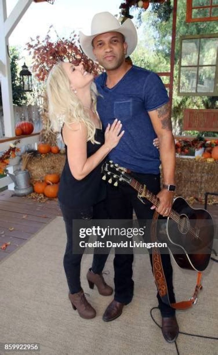 Coffey Anderson and Wife Criscilla on Her Colon Cancer Diagnosis &mdash; and