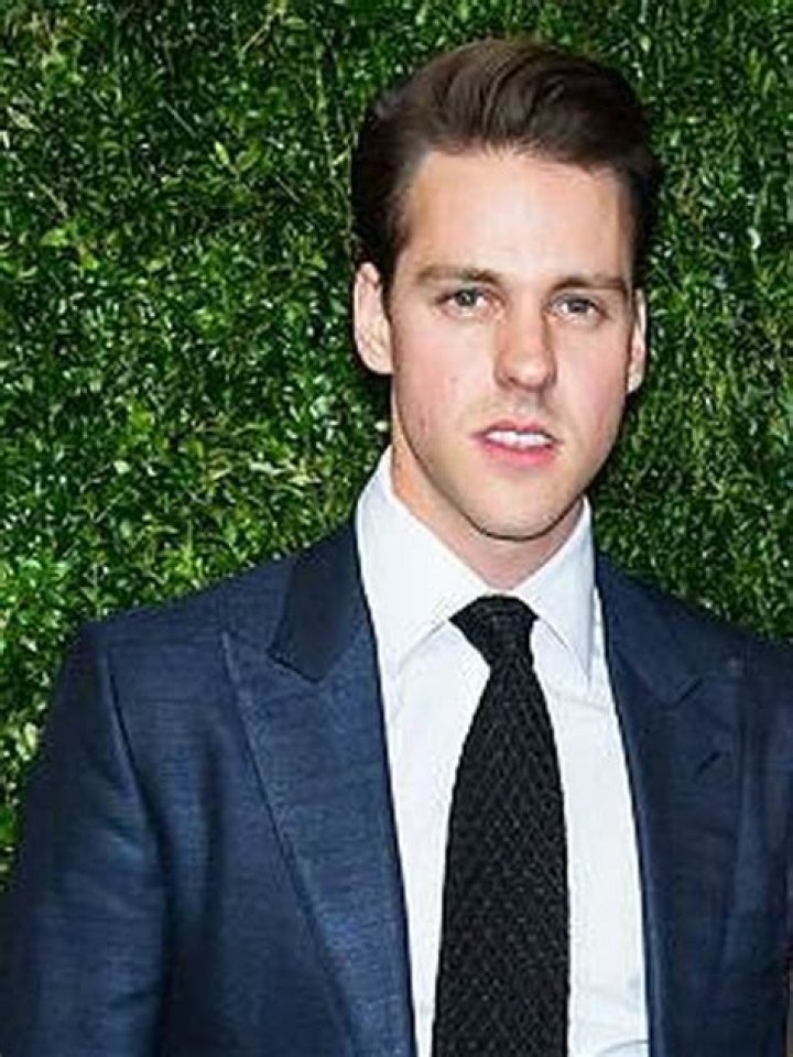 Compare Brad Peltz's height, weight, eyes, hair color with other celebs
