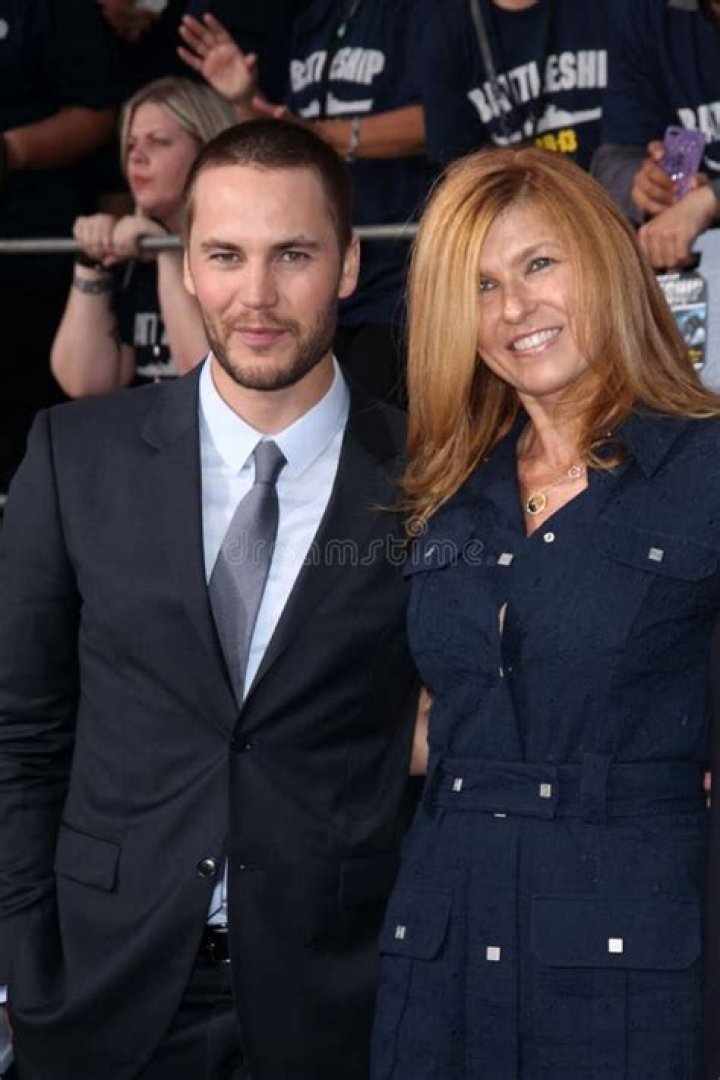 Connie Britton Taylor Kitsch Photostream Taylor kitsch, Connie