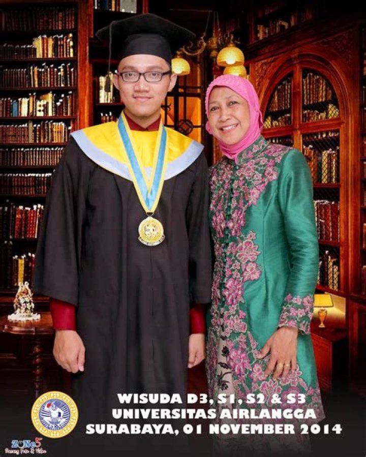Contoh Foto Wisuda Sarjana Dan Bongino Show Youtube IMAGESEE