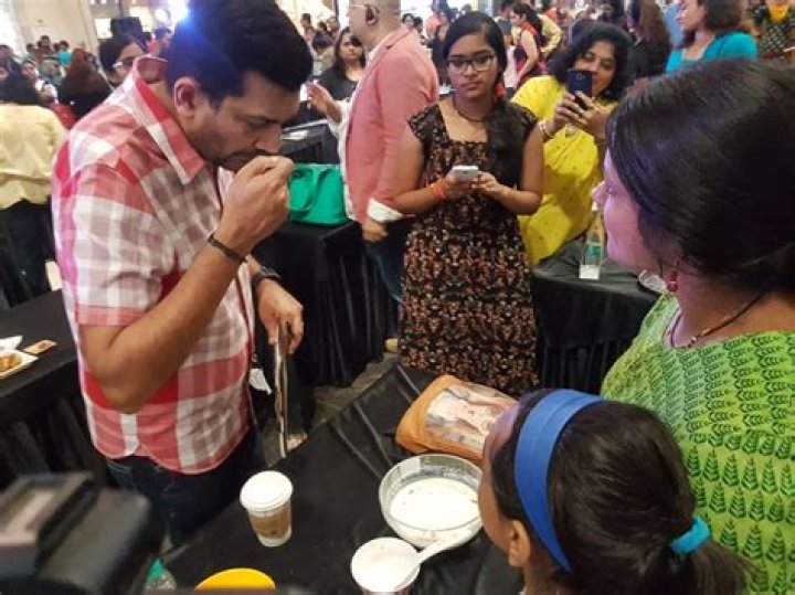 Culinary Enthusiasts of Mumbai Showcase Culinary Skills to Chef Sanjeev