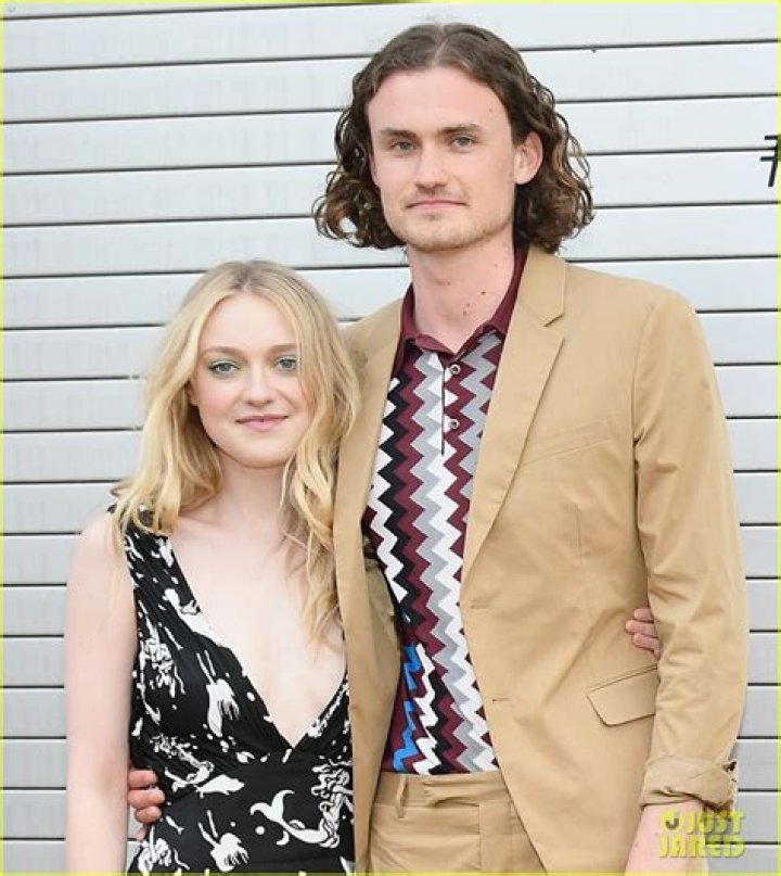 Dakota Fanning & Boyfriend Henry Frye Couple Up for Lunch Date Photo