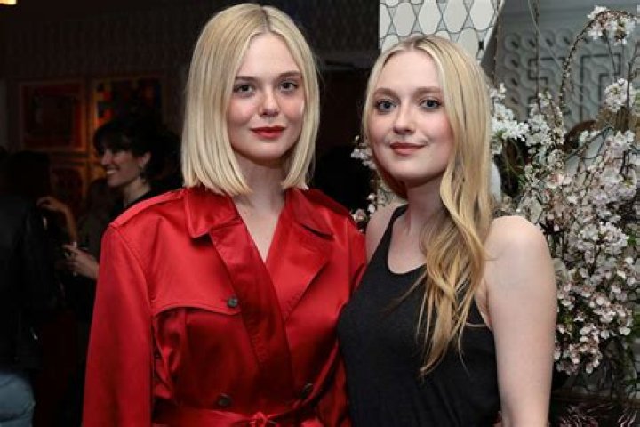 Dakota Fanning and sister Elle Fanning during 'Uptown Girls' Los