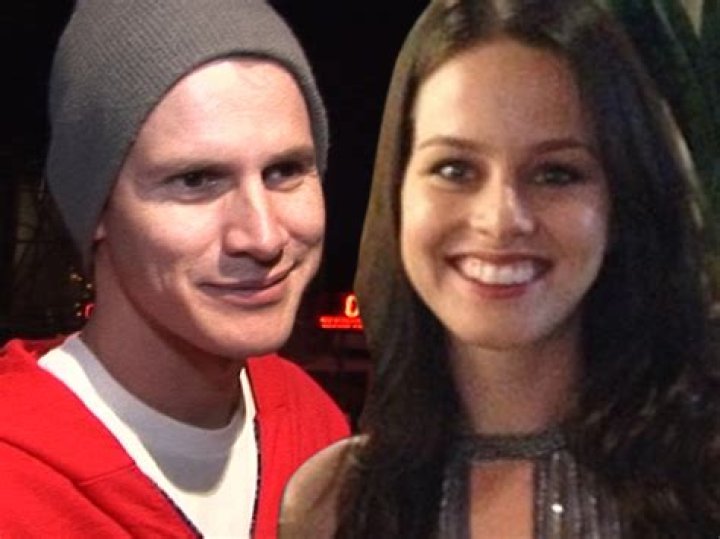 Daniel Tosh Wife, Married, Gay, Girlfriend, Net Worth, Wiki, Height