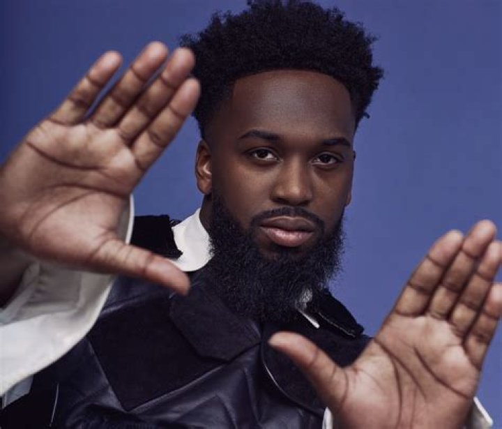 Dante Bowe Comes Fully Around on 'circles' American Songwriter