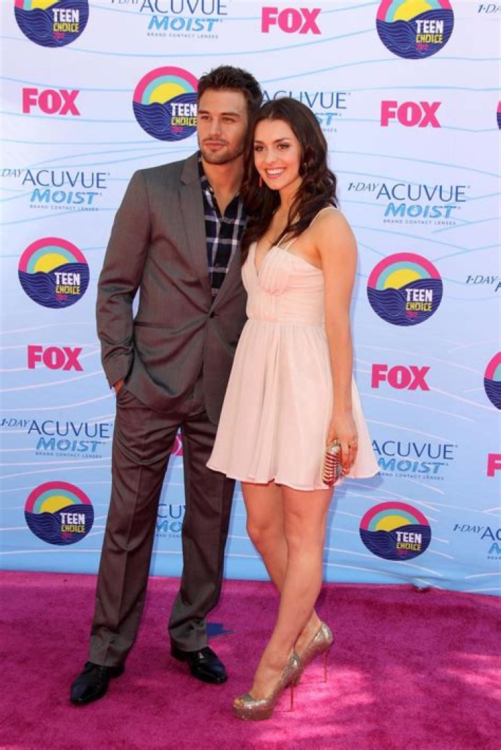 DATING Alert! Ryan Rottman & Lucy Hale Holding Hands Wiggles Romance Spec