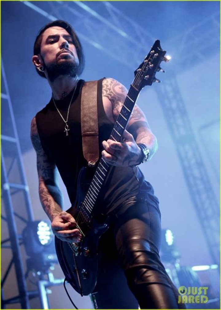 Dave Navarro Will Miss Jane's Addiction Tour due to Long COVID