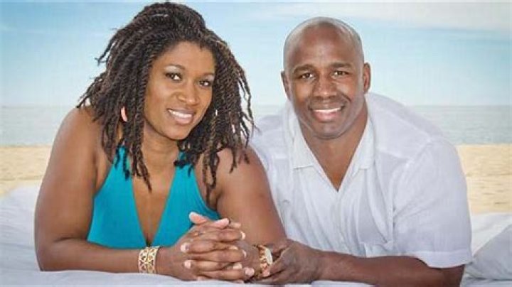 Dawn Armstrong NFL Antonio Armstrong's Wife (Bio, Wiki)
