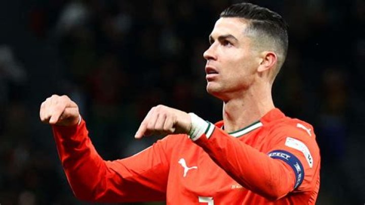 De Cristiano Ronaldo a Dua Lipa as estrelas que desfilaram na red
