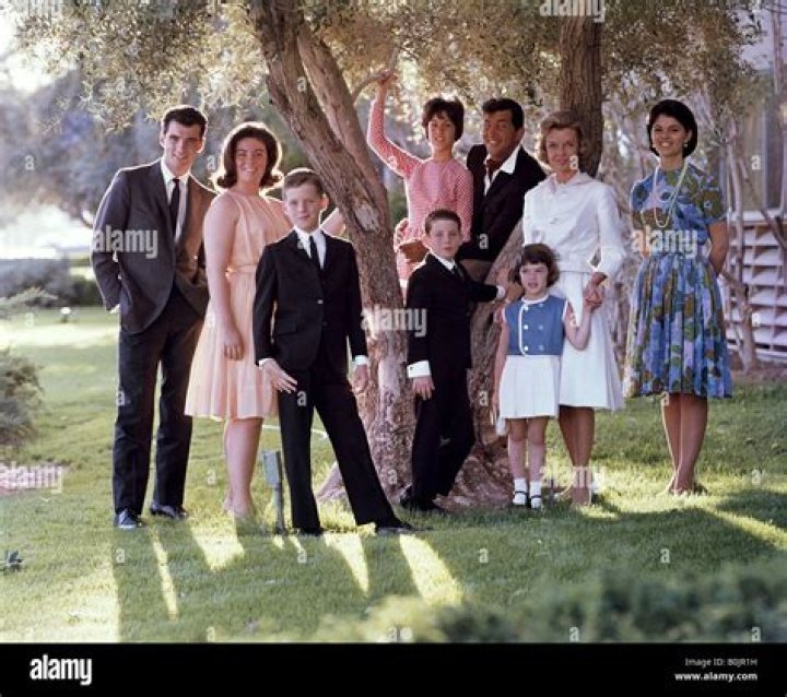 Dean Martin Family Dean martin, Movie stars, Old movie stars