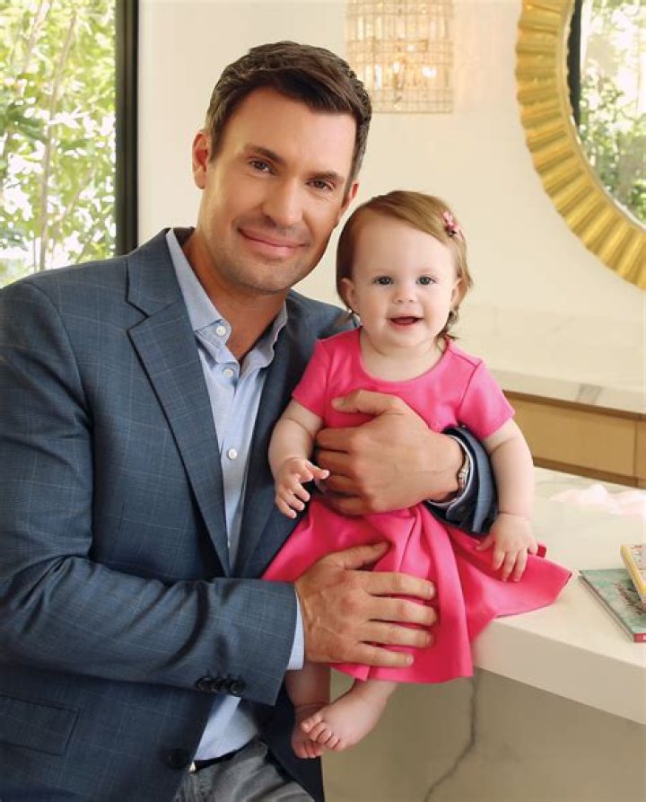Designer Jeff Lewis with his cute daughter Monroe. Jeff lewis, Lewis