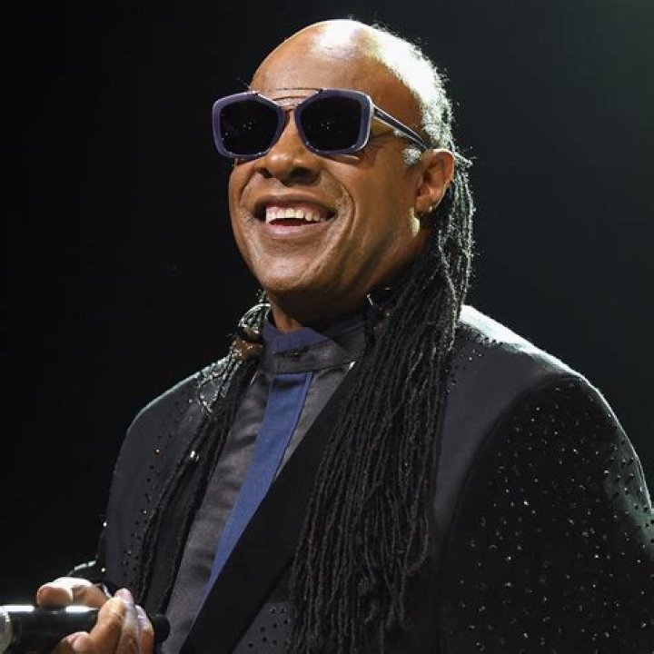 Did Stevie break up with Lindsey? Celebrity.fm 1 Official Stars
