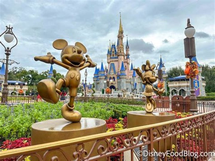 Disney&rsquo;s Bob Iger Steps Down as CEO, Parks Head Bob Chapek to Take Reins
