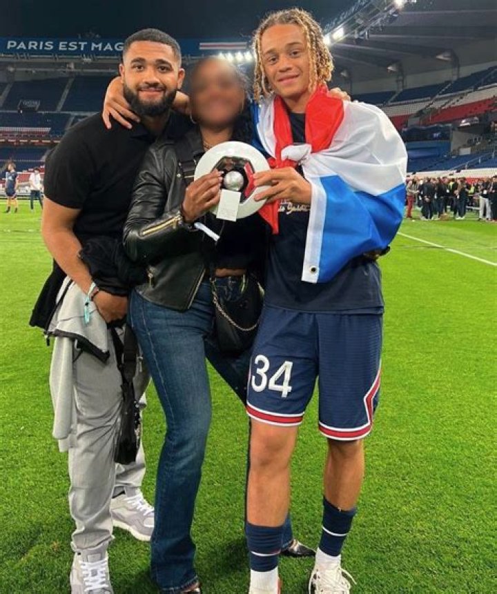 Dit is de bekende moeder van Xavi Simons Spelersvrouw.nl