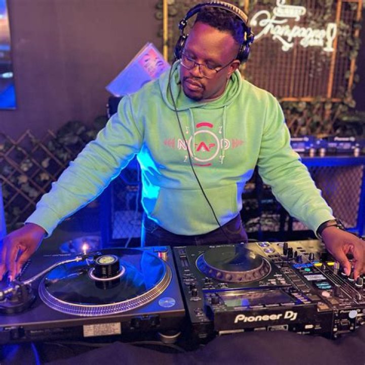 DJ Sbu Needs a Wife &raquo; Hitvibes