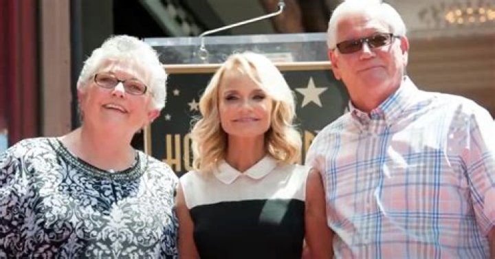Does Kristin Chenoweth have children? Just