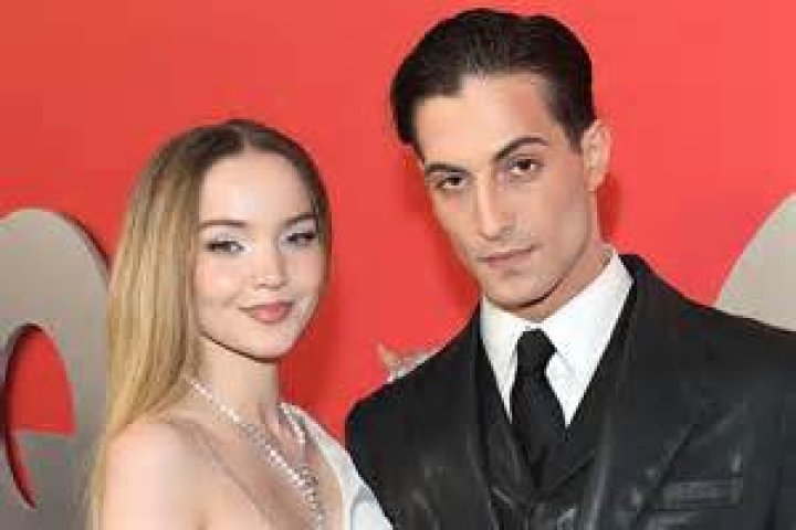 Dove Cameron Sister Meet the Star's Older Sibling Chloe Hosterman