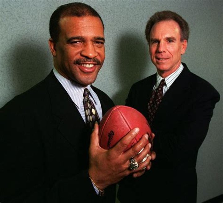 Drew Pearson picks Roger Staubach to be his Hall of Fame presenter