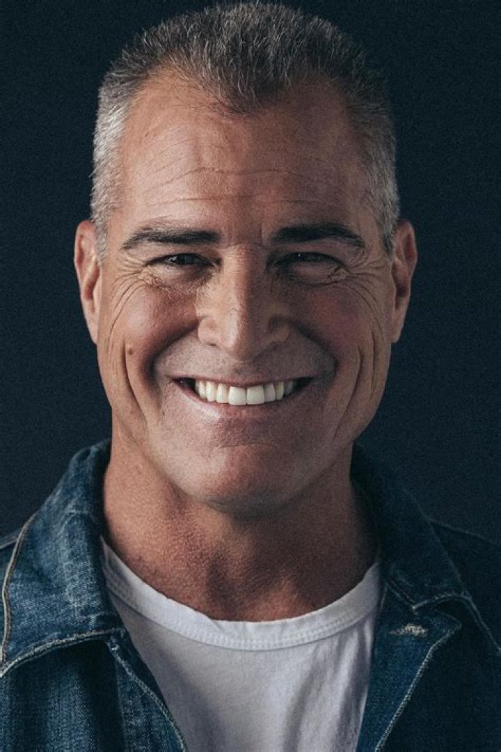 Eads 2024 Wife, net worth, tattoos, smoking & body facts Taddlr