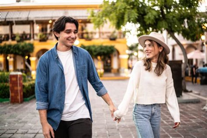 El discreto y feliz noviazgo de Carlos S&aacute;inz Jr. con Isabel Hern&aacute;ez