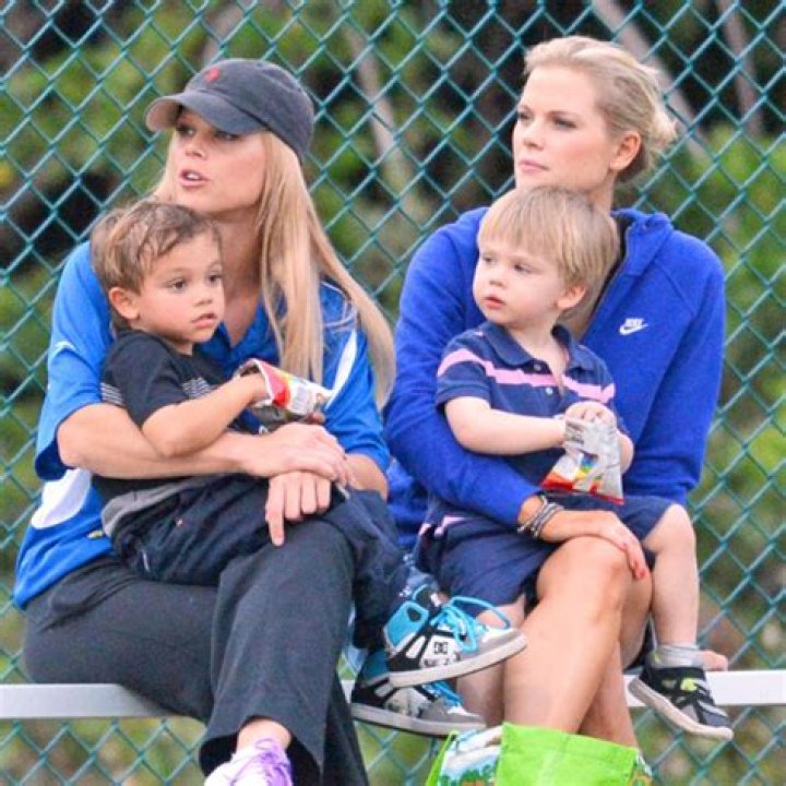 Elin Nordegren Coaches Kids' Soccer With Her Twin Sister E! Online AU