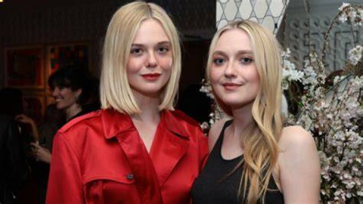 Elle Fanning Age, Height, Net Worth, Parents, Boyfriend, Sister