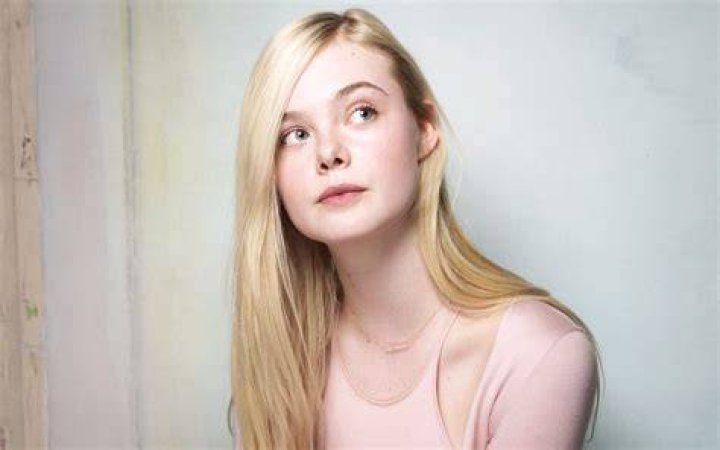 Elle Fanning Biography, Career, Debut Relationship, Education