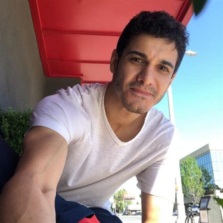 Elyes Gabel Biographie Wiki Age Taille Mariage Contact & Informations