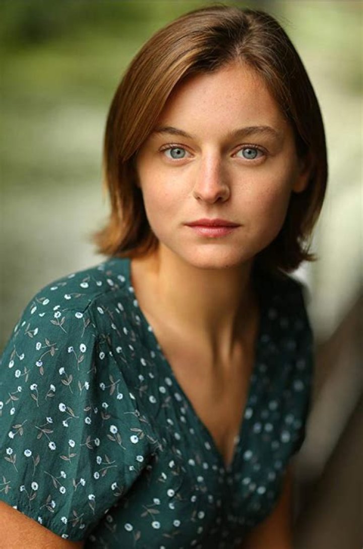 Emma Corrin Age, Biography, Height, Net Worth, Family & Facts