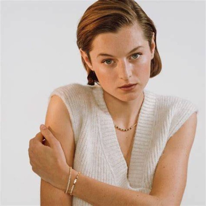 Emma Corrin Wiki (Actress), Bio, Age, Movies, Net Worth, Family