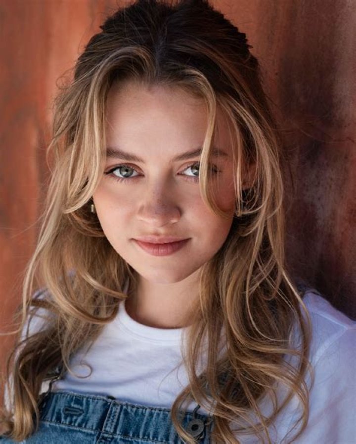 Emma Meisel Age, Height, Wiki, Bio, Instagram, 5 Best Photos, Net
