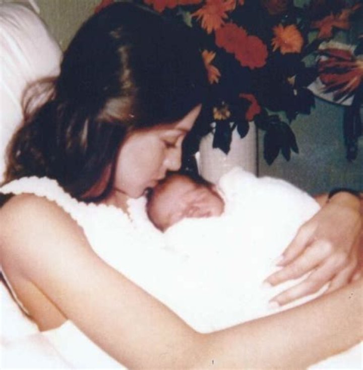 Enrique Iglesias wishes his mother 70th birthday, but Isabel Preysler