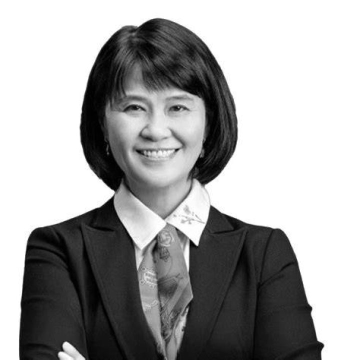 Eva Chen Explains Her Job As Head of Fashion Partnerships at Instagram