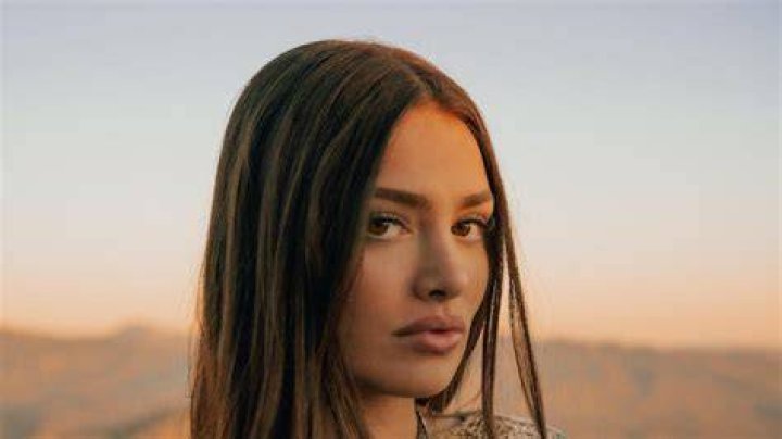 Eva Grace's 'If Selena wrote a song about Hailey' track sends TikTok wild