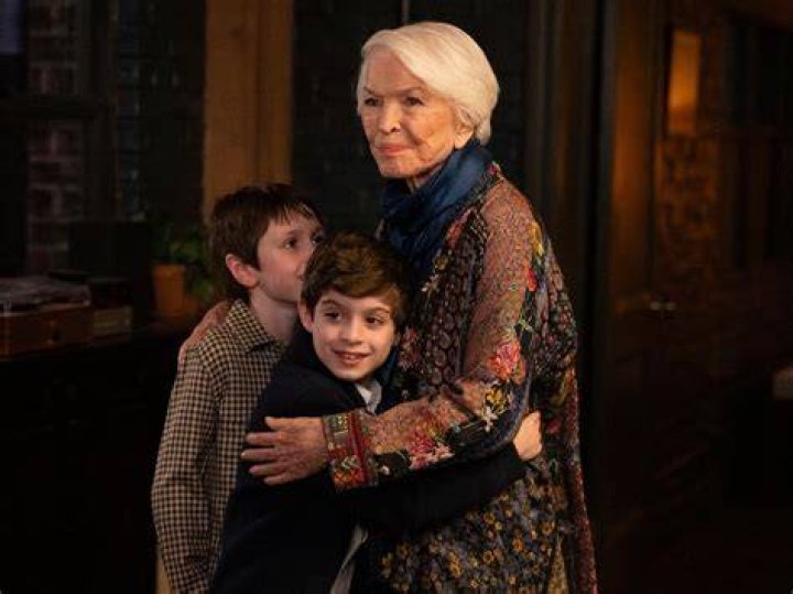 Eventually, her daughter (Ellen Burstyn) grows older than her. The